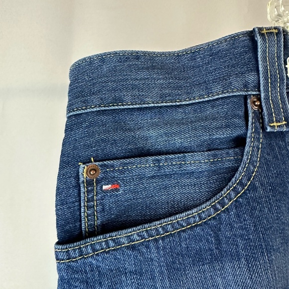 Tommy Hilfiger 44/30 classic fit jeans. NWT. Really nice looking. Spring basics! - Picture 6 of 16